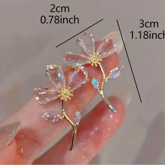 🌺 Betsey Johnson stunning crystal flower earrings 🌺 - Picture 6 of 7